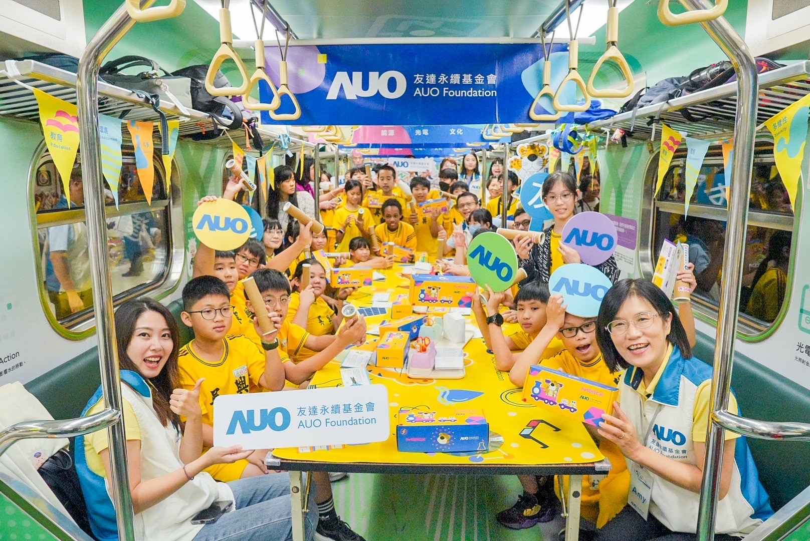 友達永續基金會響應國科會推動的「臺灣科普環島列車」正式啟航，透過「生活中的科學」車廂課程設計，展開為期6天巡迴全臺17個縣市、？32站的移動式科普之旅