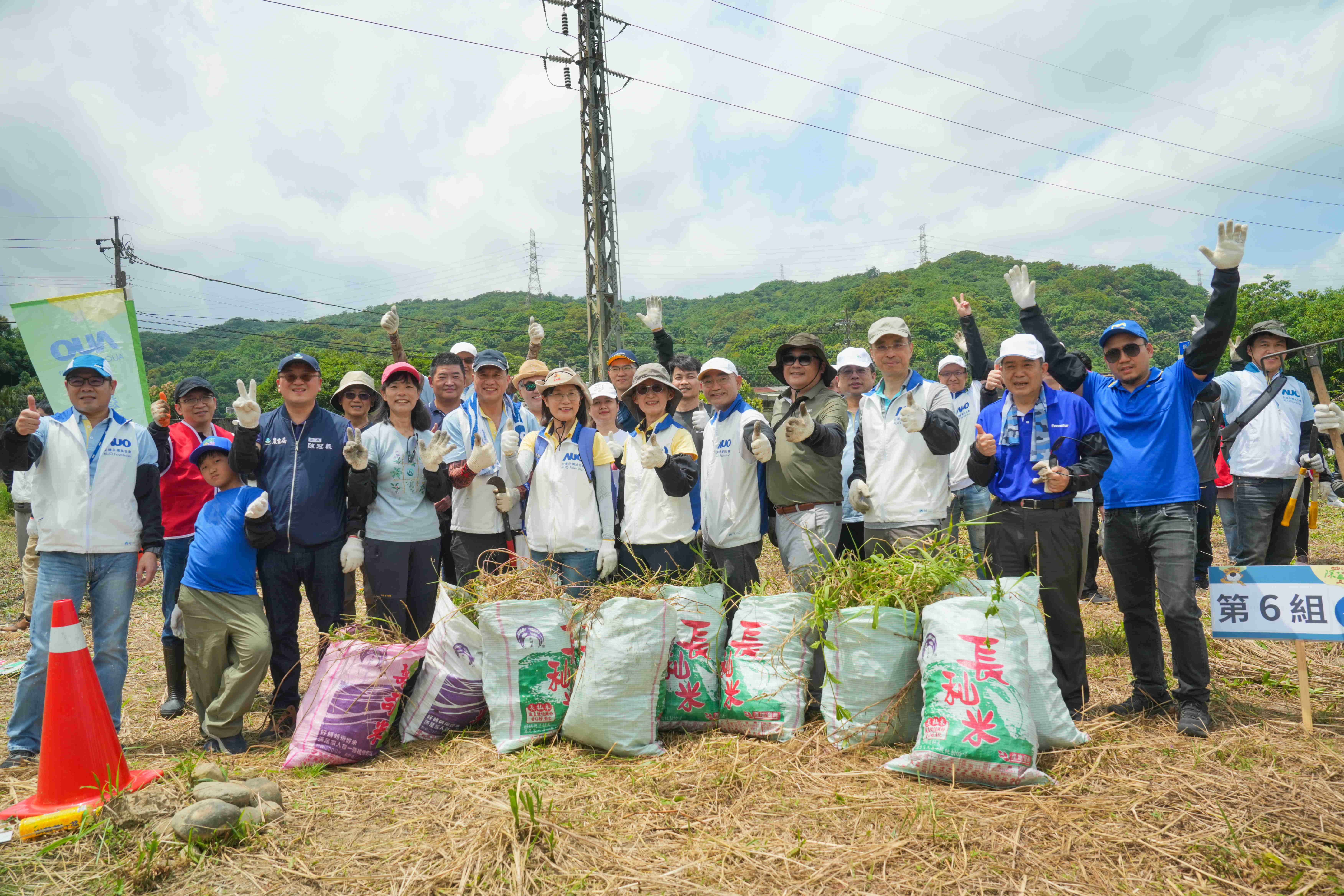 友達永續基金會今（17）日在桃園龍潭廠區舉辦「手護台灣綠色堡壘　Green Party除蔓生活節」，由友達光電暨友達永續基金會董事長彭双浪攜手政府、供應商等合作夥伴共同參與