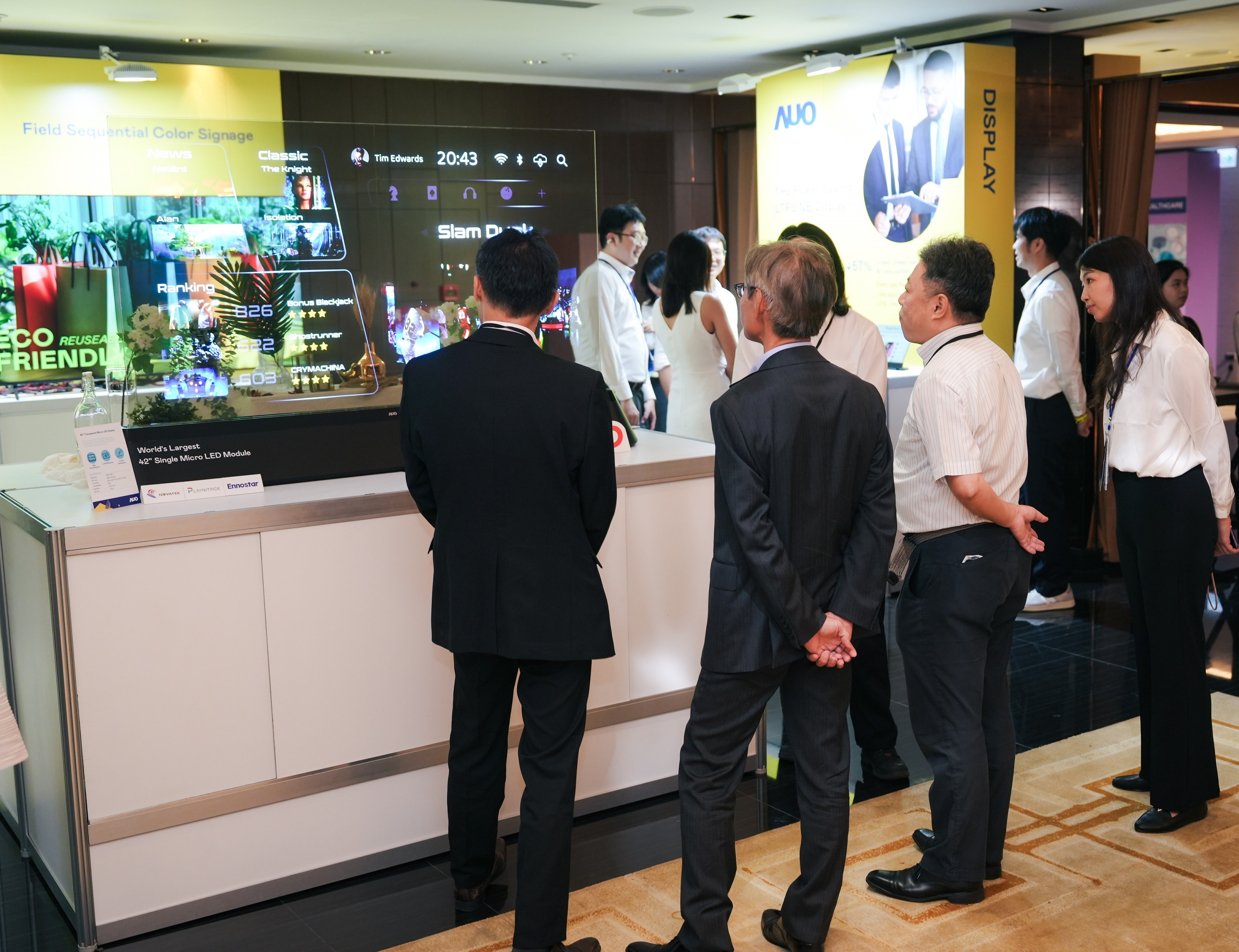 现场亦规划多项技术产品展示，涵盖材料、设计到系统整合，让与会伙伴见证leyu官网技术深度与前瞻视野带来的共创可能性